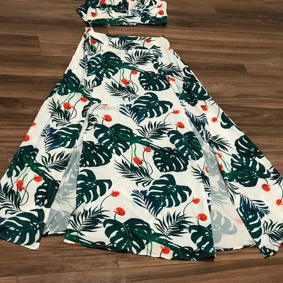 ✨✨JUST IN✨✨Palm Leaf  Knot Cami & Slit Skirt Set - Picture 3 of 5